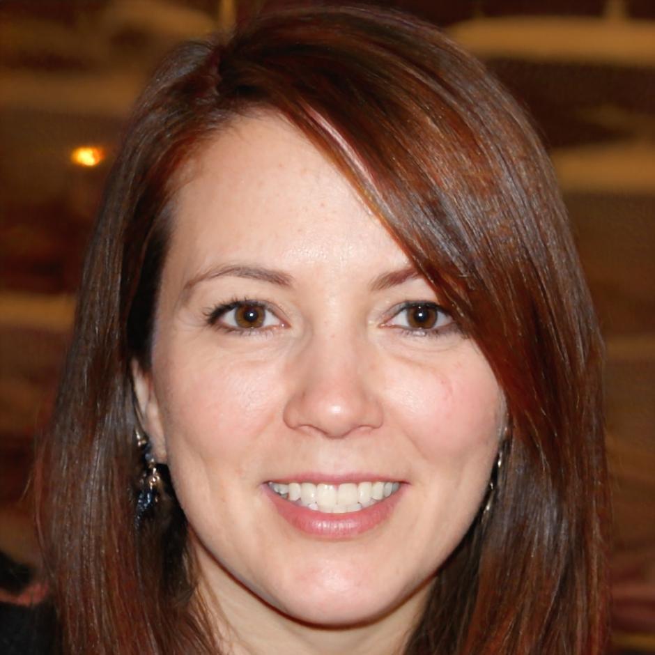 Esperanza Villalobos, Directora de Análisis Financiero en iqentaravi